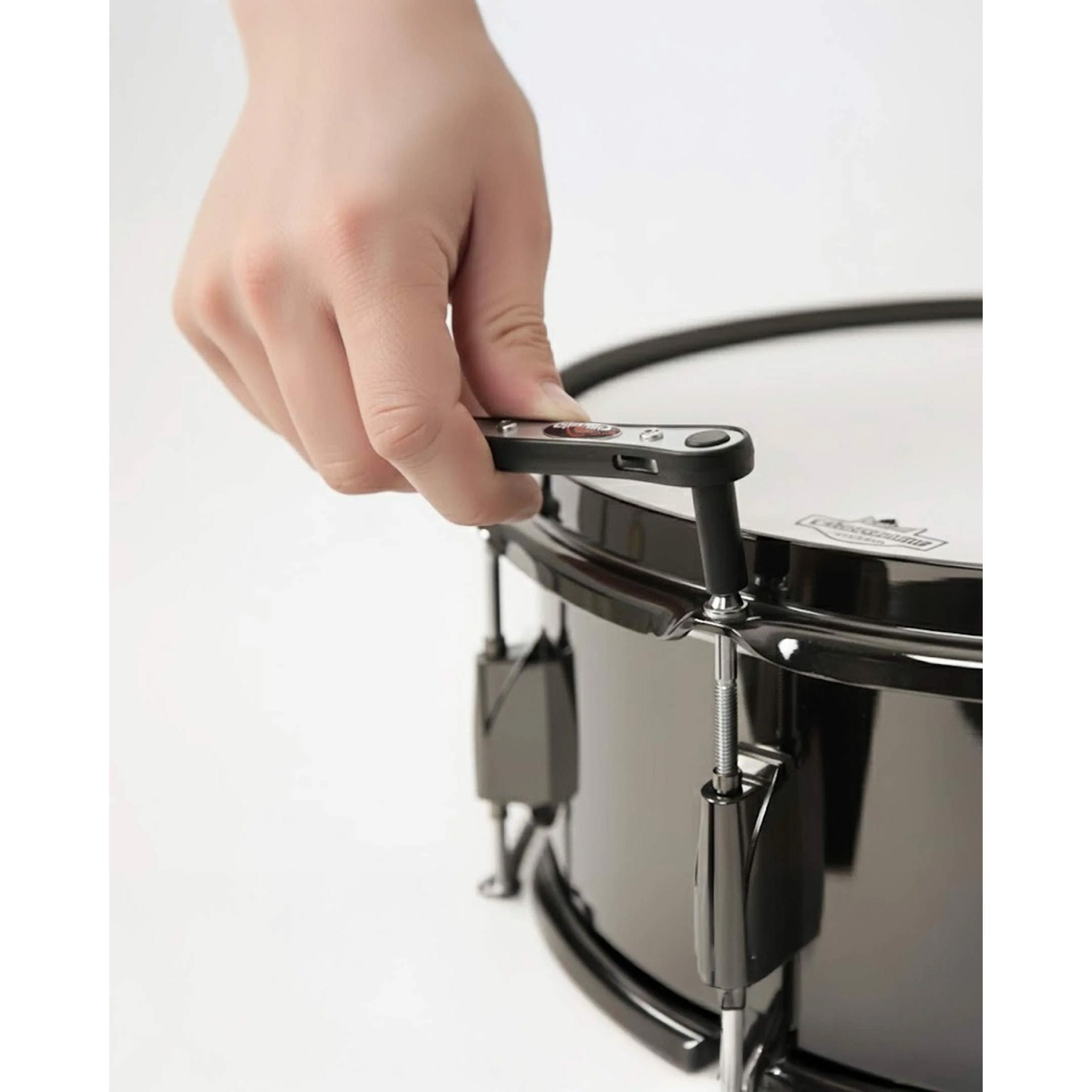 Gibraltar SC-RK Ratchet Drum Key Tuning a Snare